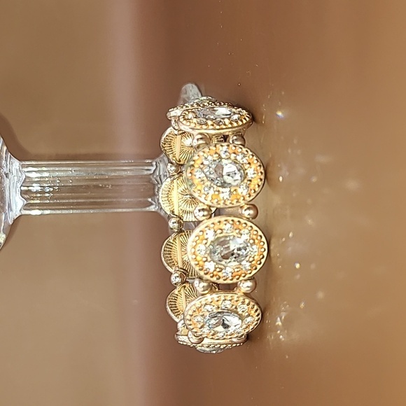 Vintage gold tone stretch bracelet with faux gems - Picture 1 of 5